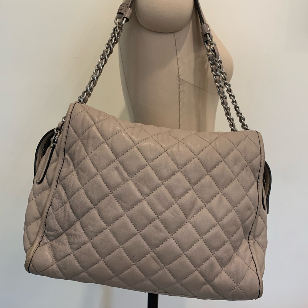 Michael Kors lamb skin light grey shoulder bag like new - Picture 3 of 10